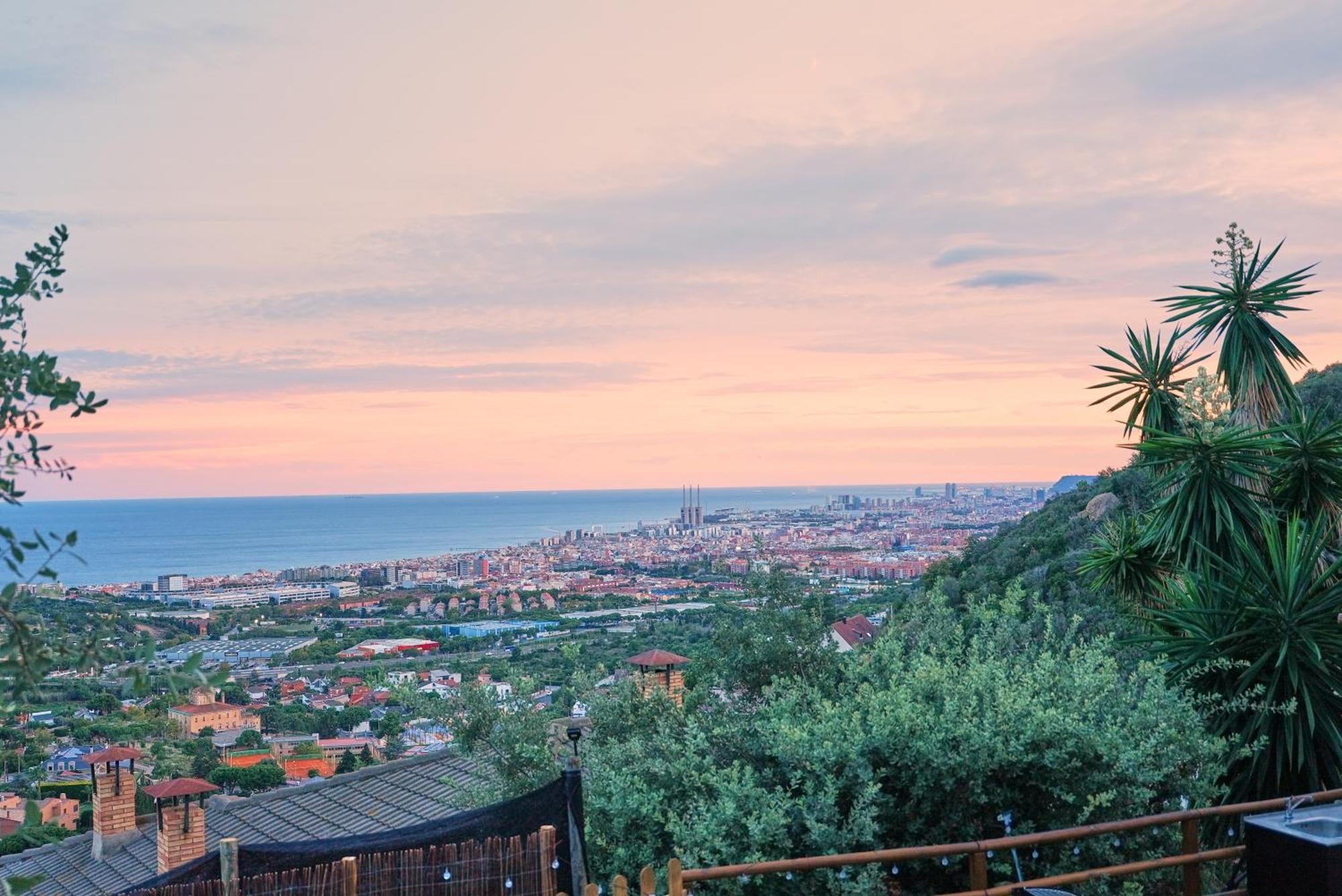 Aaa View Private Terrace Outdoor Heated Hot Tub Family Fun Villa Badalona Exterior photo